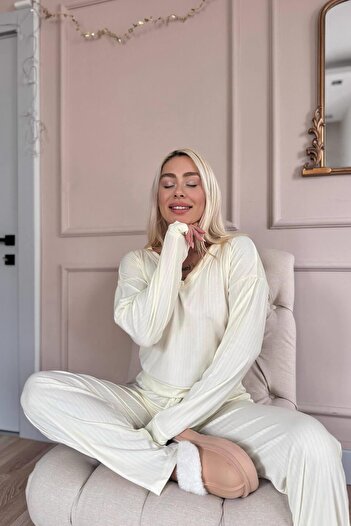 Pijamaevi Ekru Dublin Uzun Kollu V Yaka Kadın Pijama Takımı
