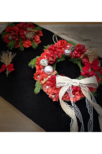 Marrone Fantastic Red Spring Branches - Stylish Door Ornament and Garland Kokina