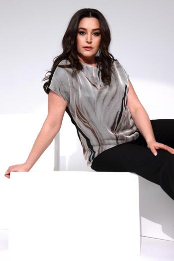 Metpoint Trend42Plus Plus Size Front Mesh Detail Low Sleeve Black Blouse