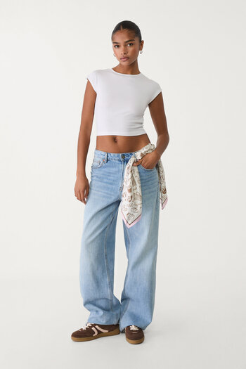 Stradivarius Basic fitted cropped T-shirt