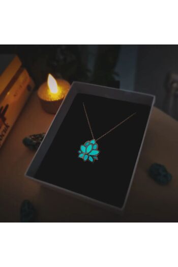 SOME SHINE Gece Parlayan Lotus Kolye 925 Ayar Gümüş