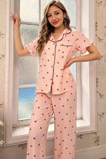 LC Waikiki Pembe Kiraz Desenli Düğmeli Cep Detaylı Kadın Pijama Takımı