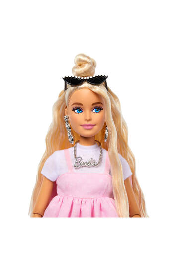 mattel BARBIE STİL İKONU™ Bebek - Sarı Saçlı, Klasik Barbie tarzındaki elbisesiyle Stil İkonu bebek HYV27
