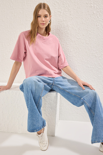 Trendyol Collection Πλεκτό μπλουζάκι ροζ Washed Relaxed Crop TWOSS25TS00017