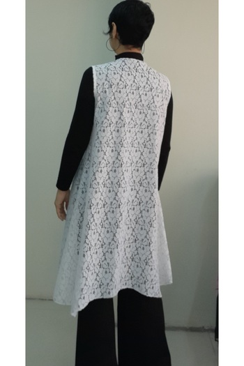 Mertcan Butik White Asymmetrical Pattern Flower Print Loose Lace Vest