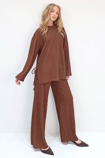 Trend Alaçatı Stili Women's Brown Crew Neck Lacing Detailed Wide Cut Blouse and Pants Set Alc-X13701