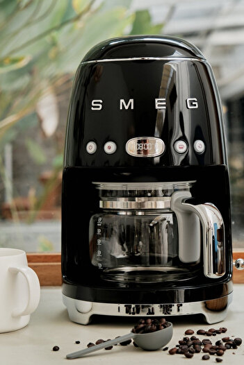 SMEG 50's Style Retro Siyah Filtre Kahve Makinası Dcf02bleu