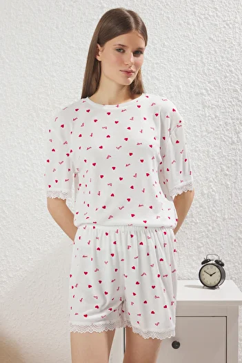 Trendyol Collection White Heart and Slogan Lace Detailed Ribbed Shorts Knitted Pajamas Set Thmss25Pt00338