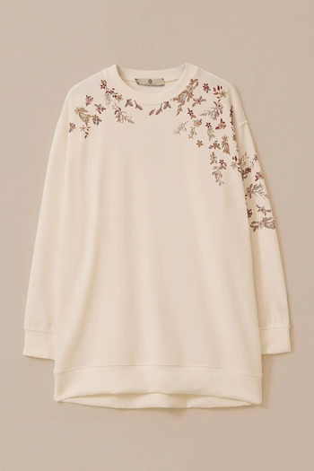 SEÇİL Women's Round Neck Sweatshirt - Ecru with Embroidery Detail