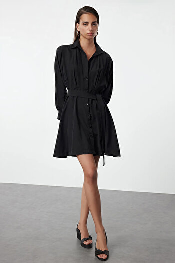 Trendyol Collection Mini tkané košilové šaty - Black Belted, Twoaw25el00154
