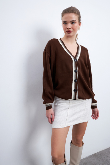 Know Brown StripeD CarDigan witH Drop SHoulDer anD Buttons