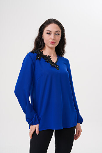 Loom Boutique Kadın Büyük Beden Yaka Güpür ve Taş İşlemeli Bluz B0056