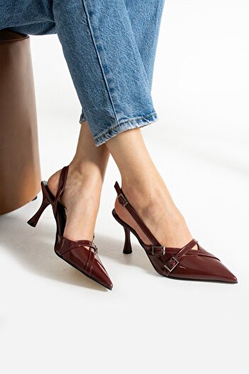 Elvis Brand Sende Shoes Γυναικεία παπούτσια με τακούνι με λεπτομέρεια με διπλό λουράκι με αγκράφα από λουστρίνι μπορντό