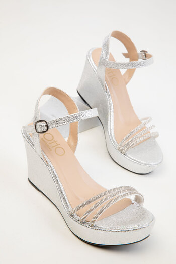 SOHO Silberne Damenschuhe mit Keilabsatz 20362