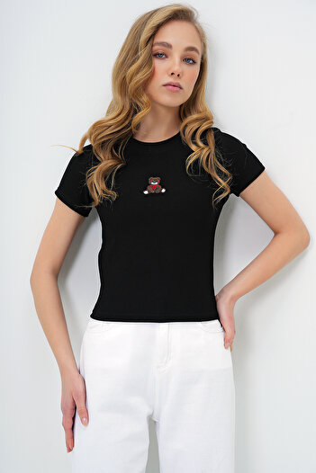 Trend Alaçatı Stili Schwarze Damenbluse mit Teddybär-Aufdruck und Rundhalsausschnitt ALC-X13672
