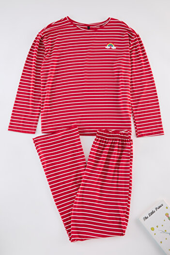 Trendyol Collection Regenbogen-bedrucktes, rot gestreiftes Viskose-Pyjama-Set – THMAW25PT00014
