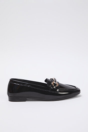 TRENDYOL SHOES Черен метален аксесоар с детайли от лачена кожа Изключително удобни дамски мокасини TAKSS25LA00015