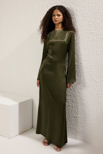 Trendyol Modest Khaki Brit Detailní tkané saténové večerní šaty TCTSS25DB00001