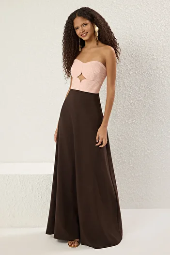 Trendyol Collection Púderbarna A-vonalú pánt nélküli szőtt estélyi ruha TPRSS25AE00138