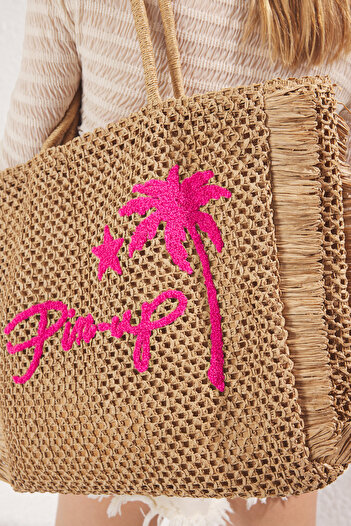TRENDYOL SHOES Dámská maxi/velká taška přes rameno s vyšívaným střapcem Camel TAKSS25OC00049
