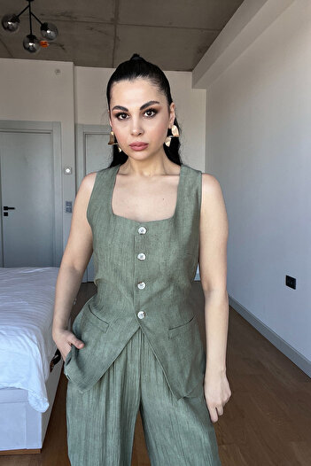 Seda Yalçın Atelier Haki Kare Yaka Düğmeli Yelekli Takım