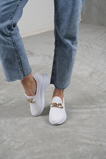 Beyond Women's White Chain Sneaker 4cm Byndsnkk04