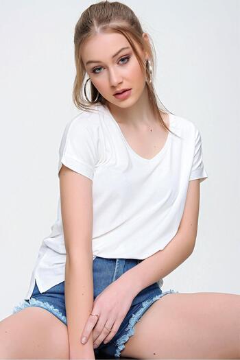 ŞİMAL Women's V-Neck Slit Loose T-Shirt 250016   -