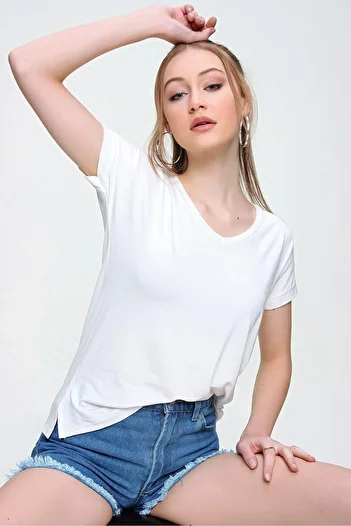 ŞİMAL Women's V-Neck Slit Loose T-Shirt 250016   -