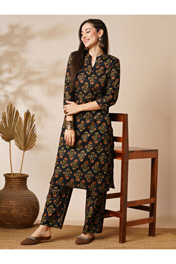Globus By Styli Mandarin Collar Floral Print Straight Kurta with Pants Set