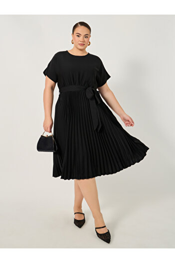 Styli Plus Size A-Line Pleated Midi Dress with Waist Tie Detail