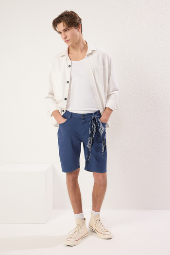 Trendyol Collection індиго Джинси з джинсової тканини Regular Fit з еластичного матеріалу Сорт Бермуди TMNSS23SR00067