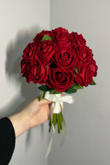 Luxe Floral Bouquet 26-Piece Velvet Rose Bridal Bouquet & Throw Flower & Engagement Wedding Bouquet