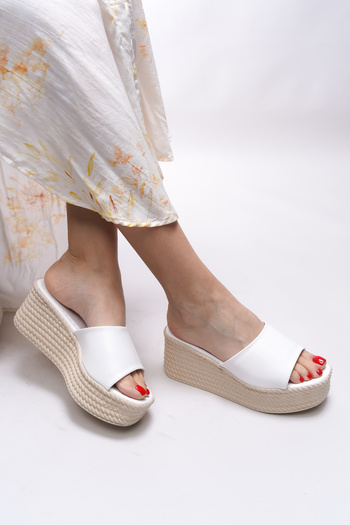 Riccon Leslaerla Women's Slippers 0012510   White