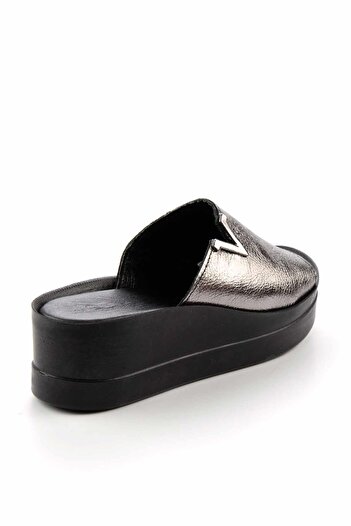 Bambi Platin Kırışık Leather Kadın Terlik K04331141103