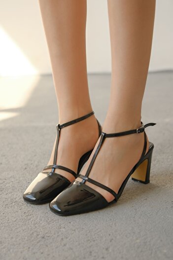 MODAADAM Classic Women's Heeled Shoes - Black-Patent