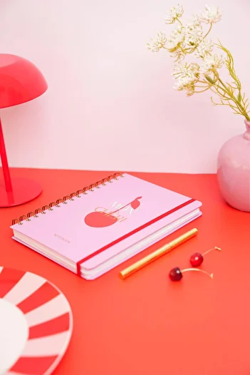 Matt Notebook A5 15x21 cm Σπιράλ Ελαστικό Σημειωματάριο Μη Ημερομηνίας Cherry