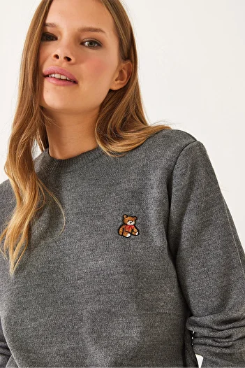 Bianco Lucci Women's Teddy Embroidered Basic Sweater 20247602
