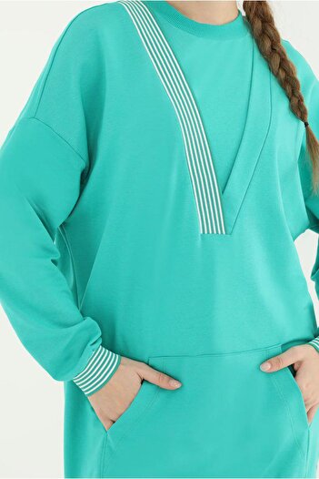 Moda Rosa 24Y4316 - Green V Detailed Pocket Tunic