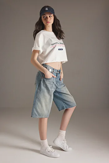 Kolekcia Trendyol Modrý svetlý efekt Vintage Normálny pás Denim Jorts Bermuda TWOSS25SR00150