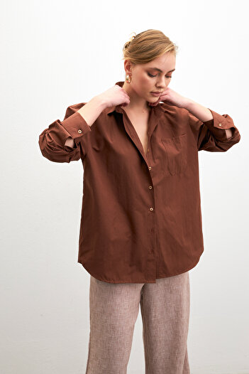 Ladima Women's Bitter Brown Oversize Basic Pocket Detailed Poplin Long Sleeve Shirt