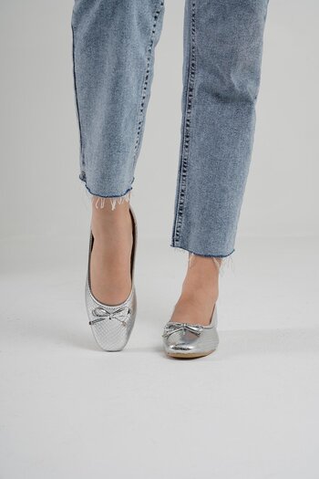 Beyond Women's Silver Gray Ballerina Bow Leather Ballerinas Byndblrn01