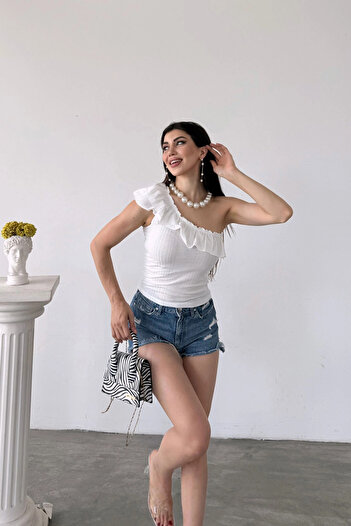 bacc Women's White One Shoulder Ruffle Detailed Blouse Bcdf- 251088