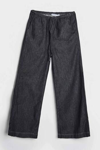 its basic Women's Black Water Wash Color 7W4-51 Comfortable Fabric 100% Cotton Loose Cut Denim