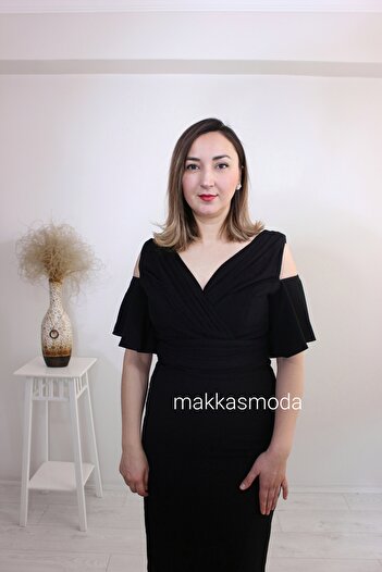 MAKKASMODA SİYAH RENK MİDİ BOY KREP KUMAŞ DÜŞÜK KOL DETAYLI ABİYE ELBİSE