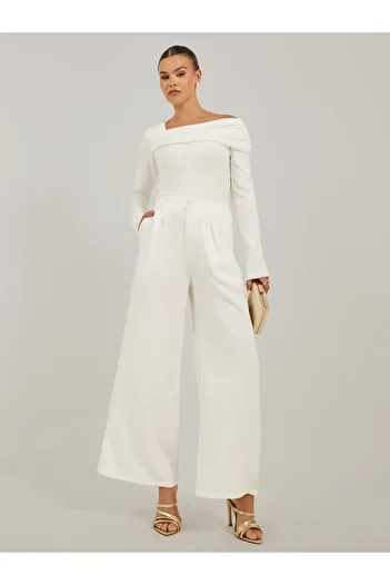 Styli Pleated Wide Leg Pants with Double Buttoned Waistband