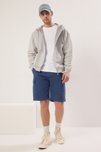 Trendyol Collection Джинсові розслаблені шорти Indigo TMNSS23SR00065