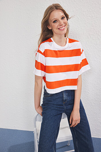 Trendyol Collection Red Striped Thick Cotton Crew Neck Loose Crop/Comfortable Short Knitted T-Shirt Twoss25Ts00193