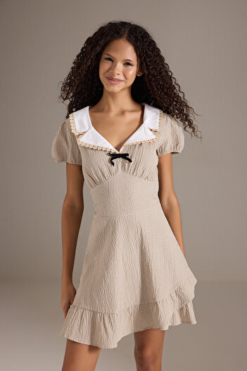 Trendyol Collection Φούστα Camel Flounces Gingham Λεπτομέρεια γιακά Μίνι υφαντό φόρεμα TWOSS25EL00580