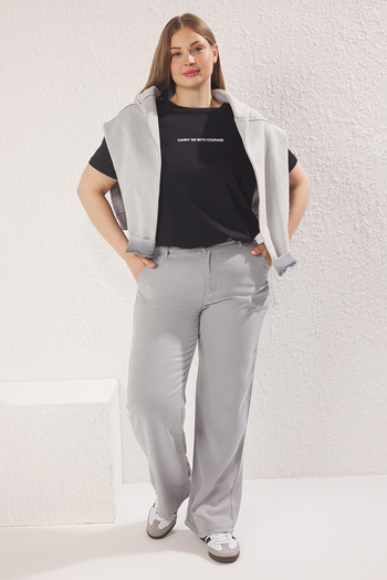 Trendyol Curve Grau Mehr nachhaltig 100% Tencel ™   Sommerjeans mit hoher Taille TBBSS25CJ00018