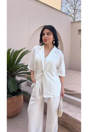 Butik White Premium Gold Buttoned Suit